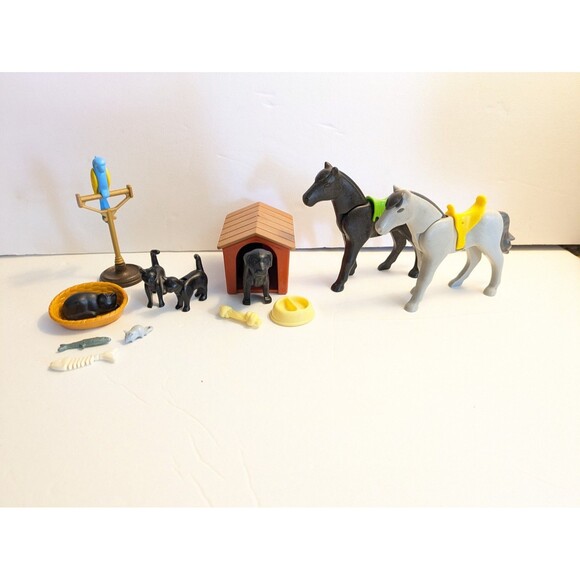 🍁 3/$20 Playmobil Lot ANIMALS RESCUE VET PETS Figurines Replacement - Picture 1 of 5